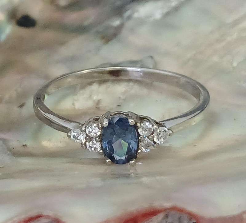 Classic .925 Sterling Silver Oval Tanzanite CZ n Triple Accents Ring