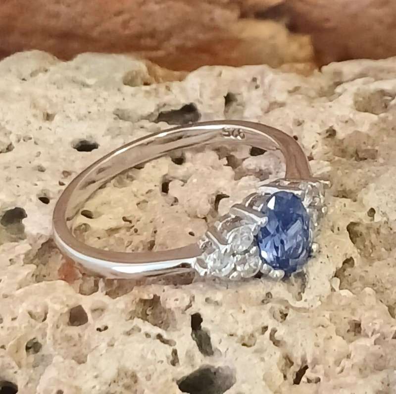 Classic .925 Sterling Silver Oval Tanzanite CZ n Triple Accents Ring