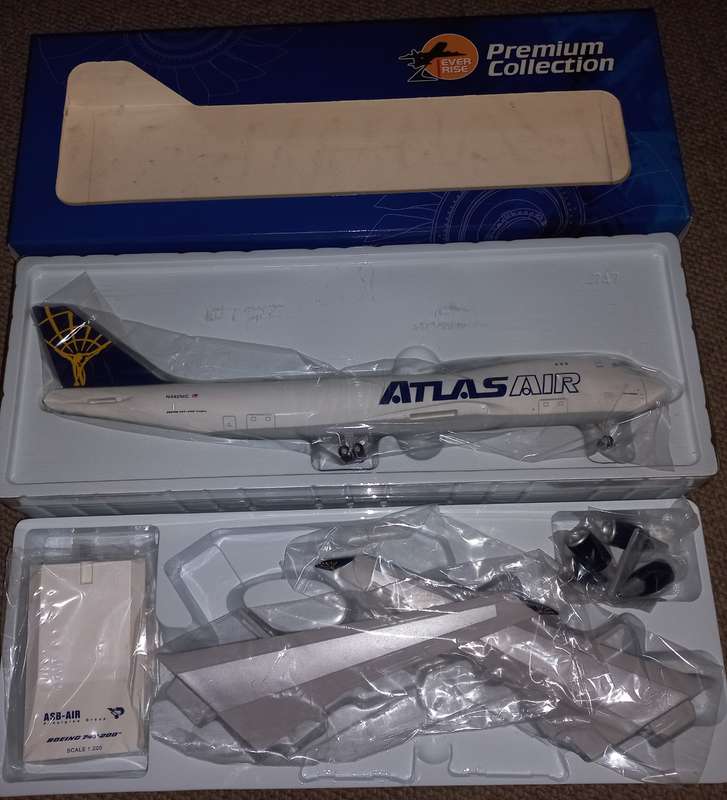 1/200 Atlas Air B747