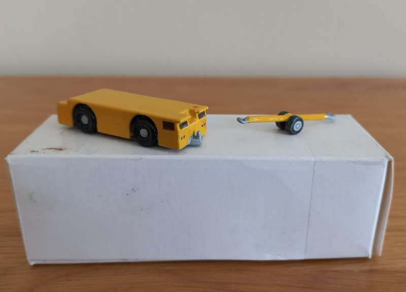 1/200 aircraft push back tractor