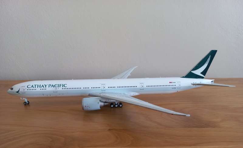 1/200 Cathay Pacific B777-300