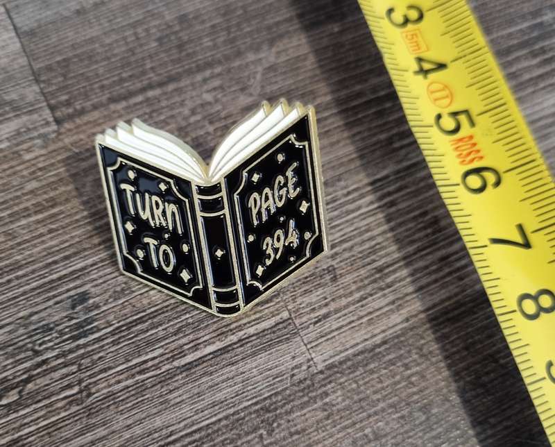 Harry Potter - Turn to Page 394 - Enamel Pin