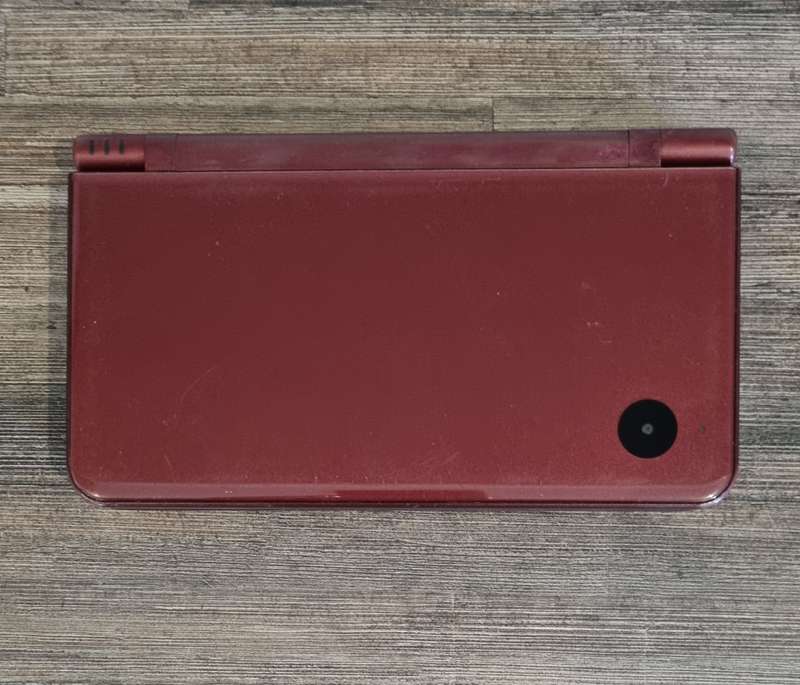 Nintendo DS XL + Charger + Game