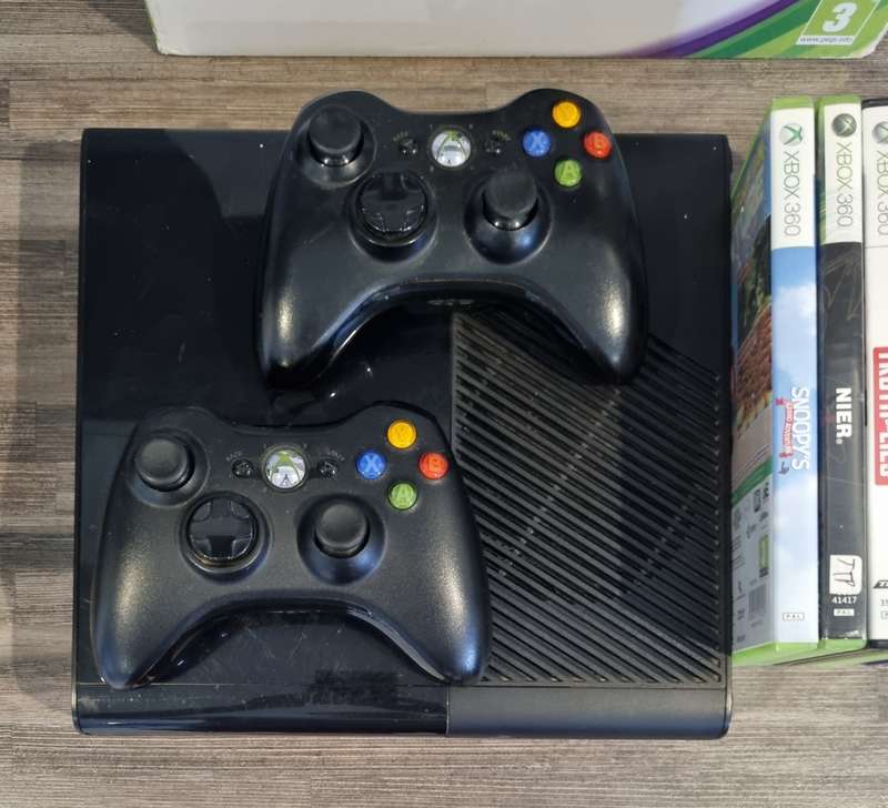 500GB Xbox 360 Console + Controllers + Games Bundle