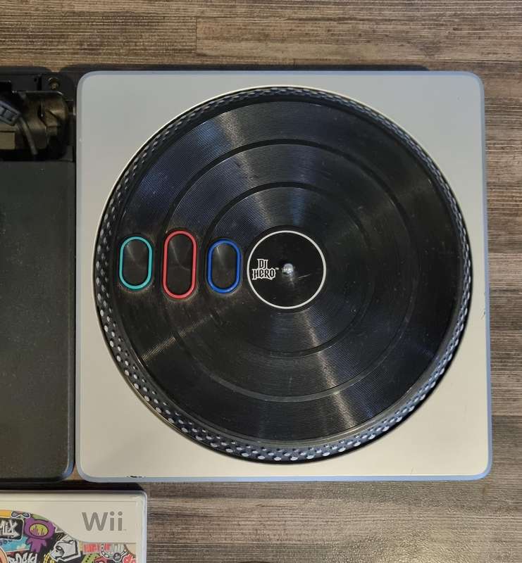 DJ Hero Board + Game for Nintendo Wii