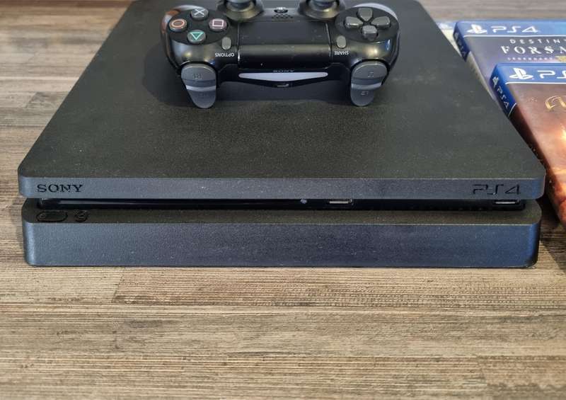 PS4 Slim 1TB Console Bundle