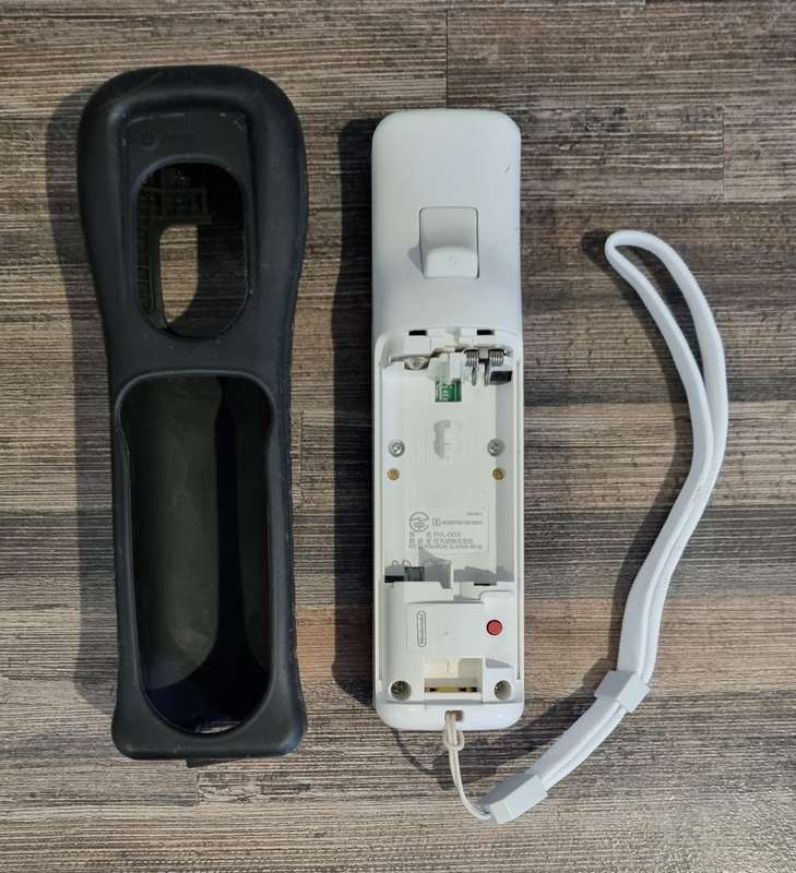 Nintendo Wii Controller - No Battery Cover