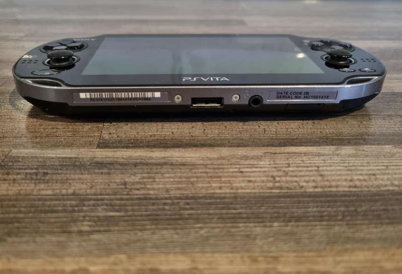 PS Vita Console + Game + Charger