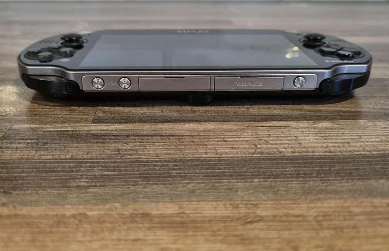 PS Vita Console + Game + Charger