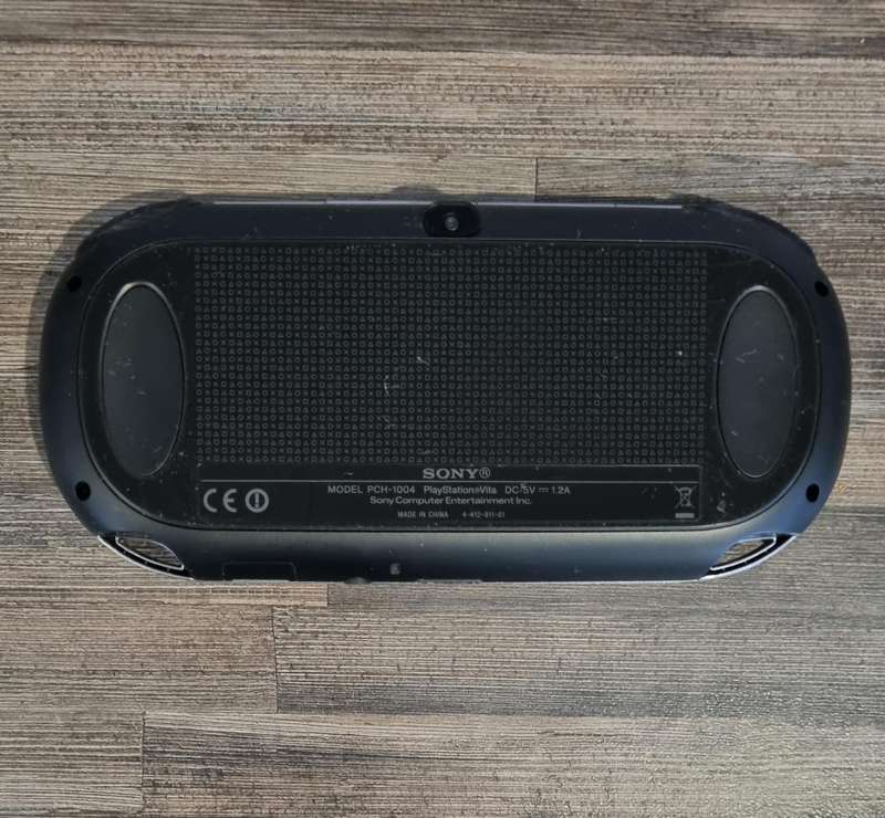 PS Vita Console + Game + Charger