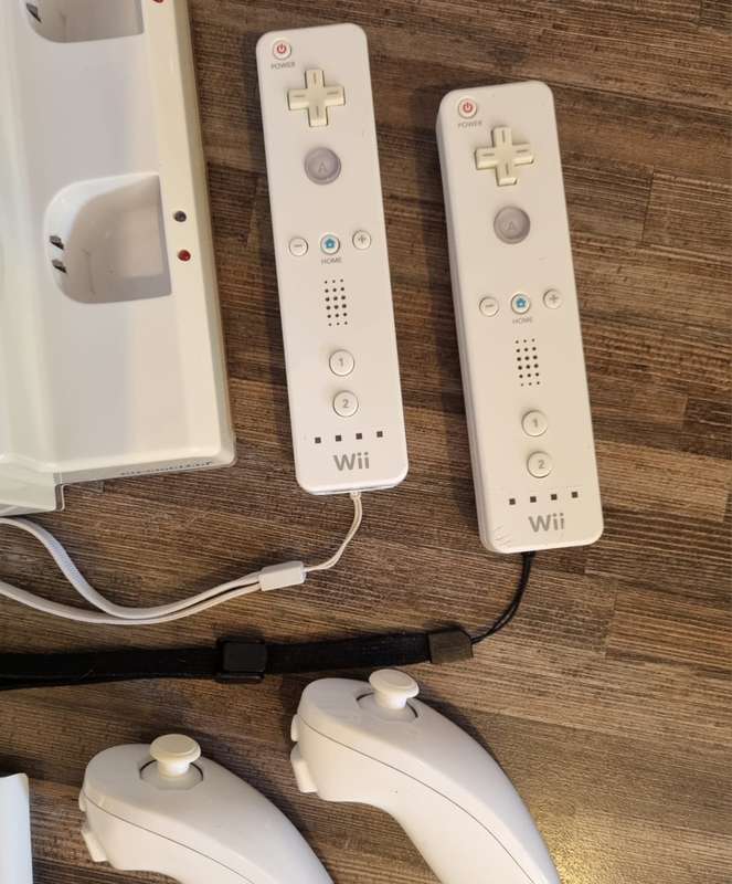 Nintendo Wii Console + 2 Controllers Bundle