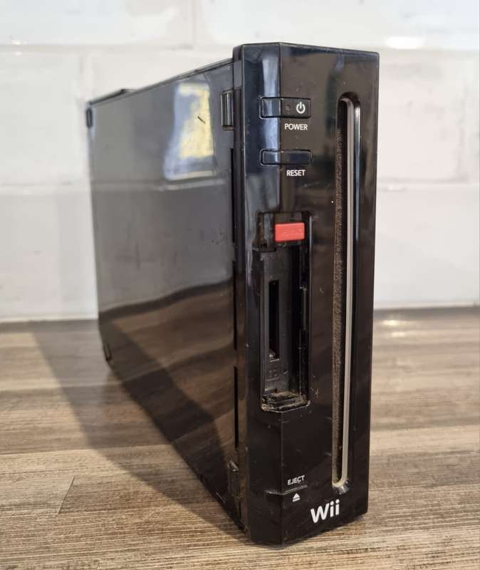 Broken Nintendo Wii Console For Parts