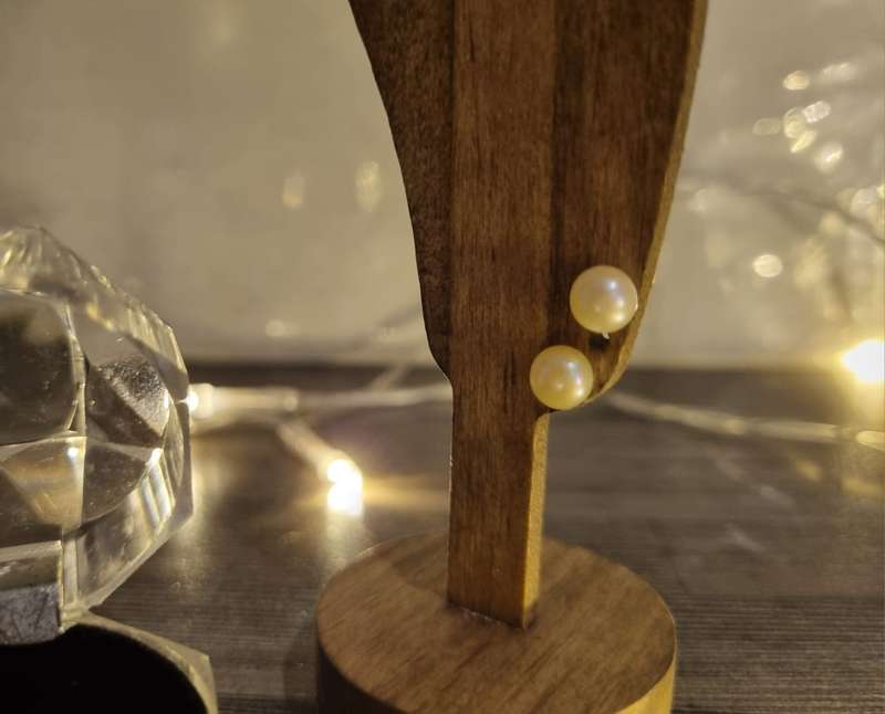 10 Karat Gold Pearl Earrings