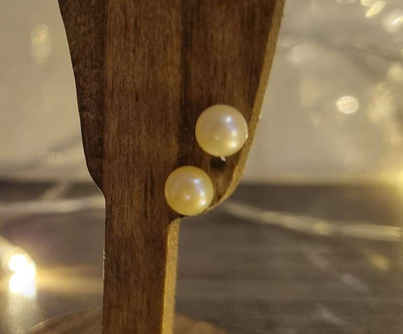 10 Karat Gold Pearl Earrings