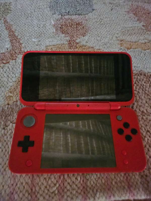 Pokemon Themed 3DS XL with 3 games