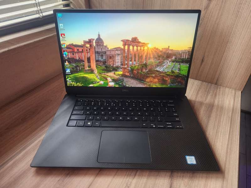 Dell XPS 15 7590 Ultrabook Intel Core i7 + Free Laptop Bag