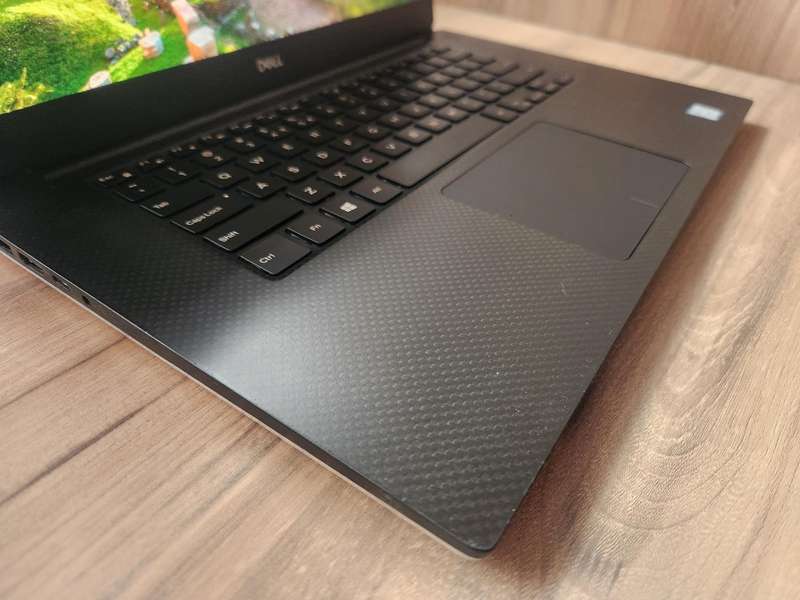 Dell XPS 15 7590 Ultrabook Intel Core i7 + Free Laptop Bag