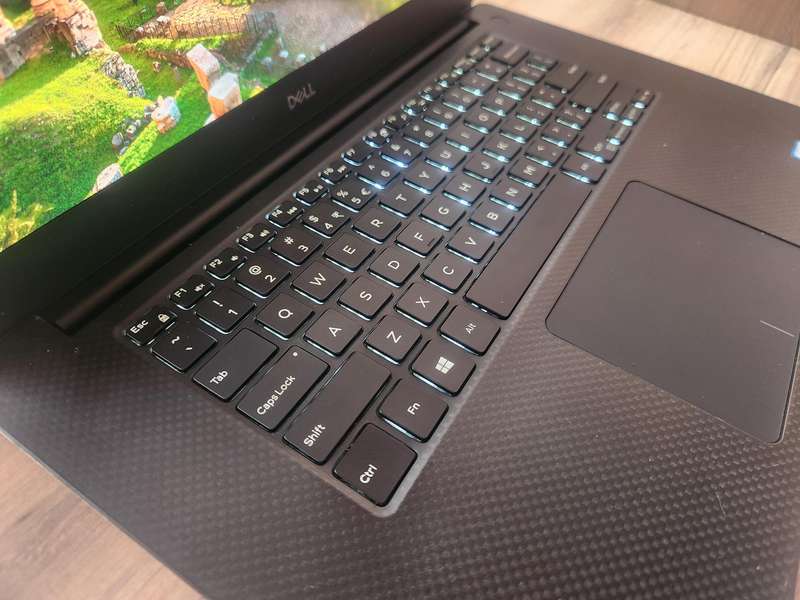 Dell XPS 15 7590 Ultrabook Intel Core i7 + Free Laptop Bag