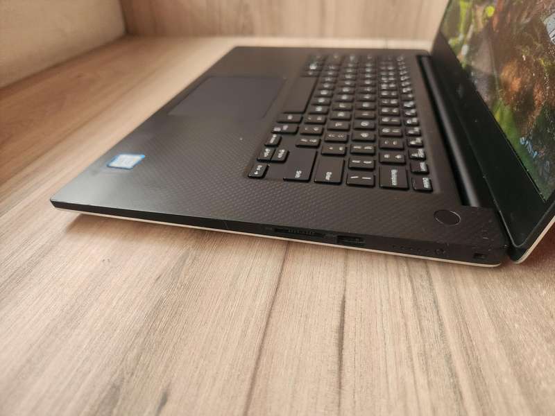 Dell XPS 15 7590 Ultrabook Intel Core i7 + Free Laptop Bag