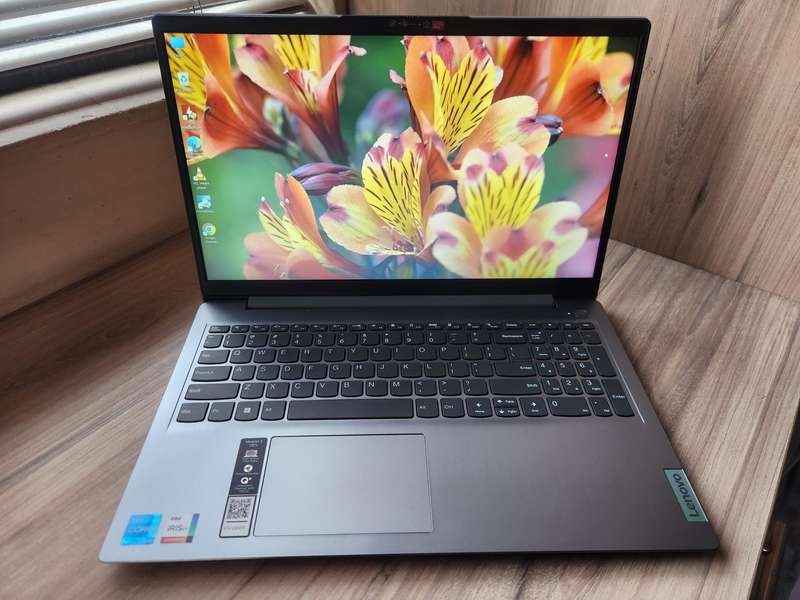 Lenovo IdeaPad 3 Intel Core i5 + Free Laptop Bag
