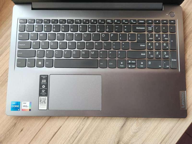 Lenovo IdeaPad 3 Intel Core i5 + Free Laptop Bag