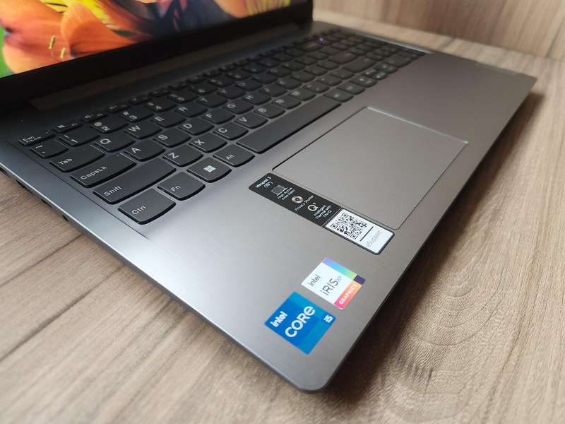 Lenovo IdeaPad 3 Intel Core i5 + Free Laptop Bag