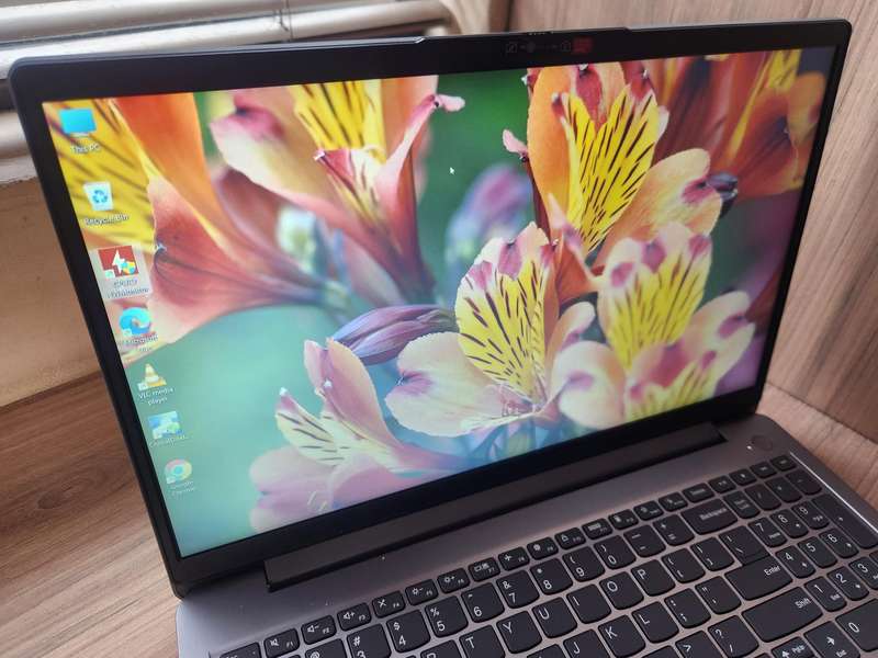 Lenovo IdeaPad 3 Intel Core i5 + Free Laptop Bag