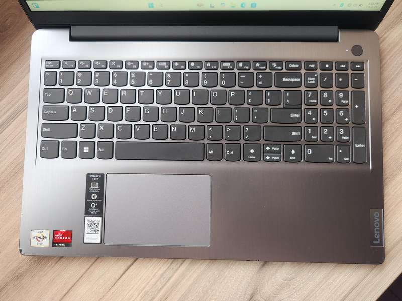 Lenovo IdeaPad 3 AMD Athlon Gold 3150U Notebook + Free Laptop Bag