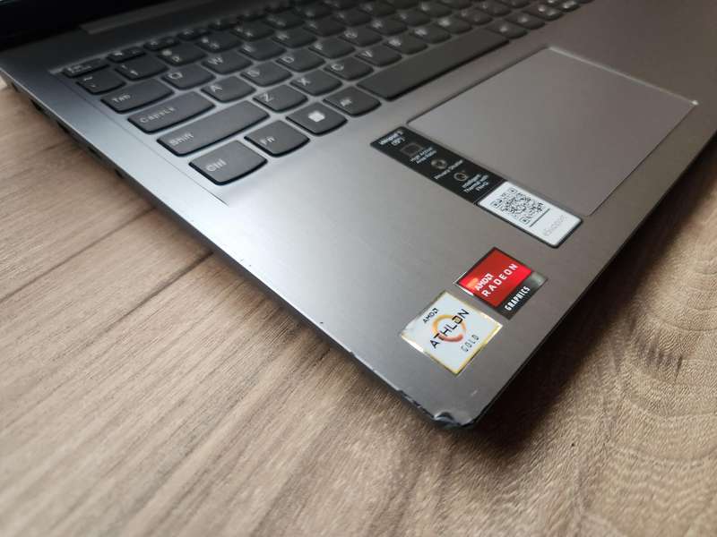 Lenovo IdeaPad 3 AMD Athlon Gold 3150U Notebook + Free Laptop Bag