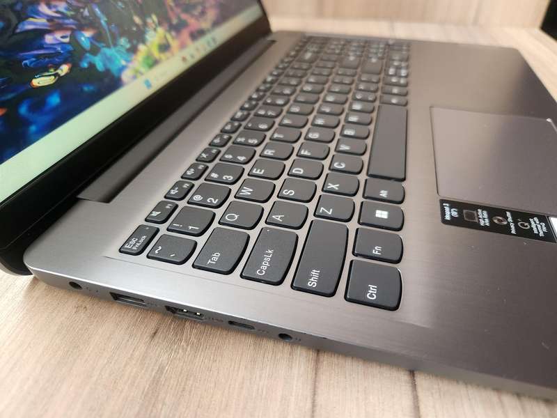 Lenovo IdeaPad 3 AMD Athlon Gold 3150U Notebook + Free Laptop Bag