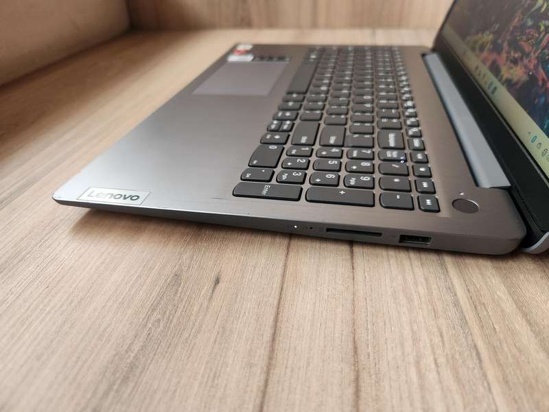 Lenovo IdeaPad 3 AMD Athlon Gold 3150U Notebook + Free Laptop Bag