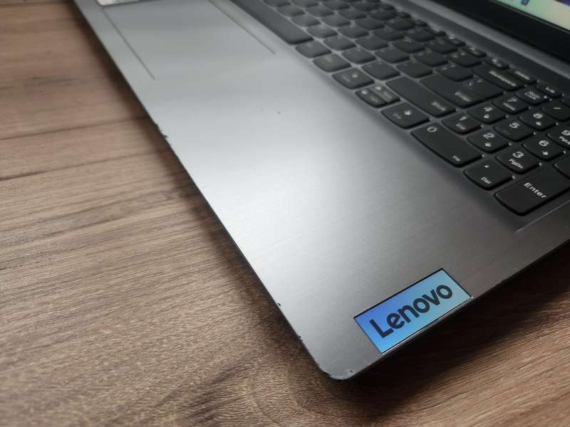 Lenovo IdeaPad 3 AMD Athlon Gold 3150U Notebook + Free Laptop Bag