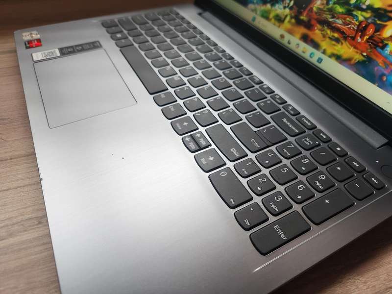 Lenovo IdeaPad 3 AMD Athlon Gold 3150U Notebook + Free Laptop Bag
