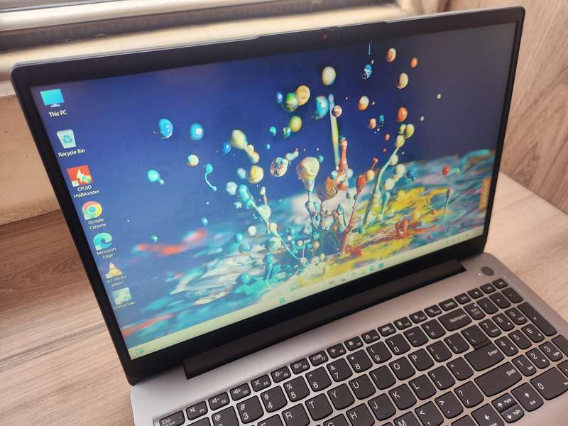 Lenovo IdeaPad 3 AMD Athlon Gold 3150U Notebook + Free Laptop Bag