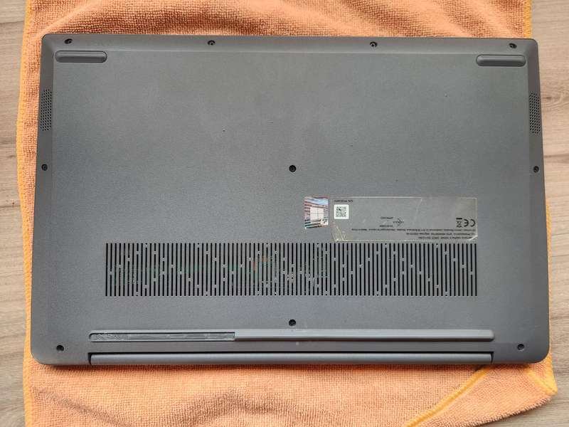 Lenovo IdeaPad 3 AMD Athlon Gold 3150U Notebook + Free Laptop Bag