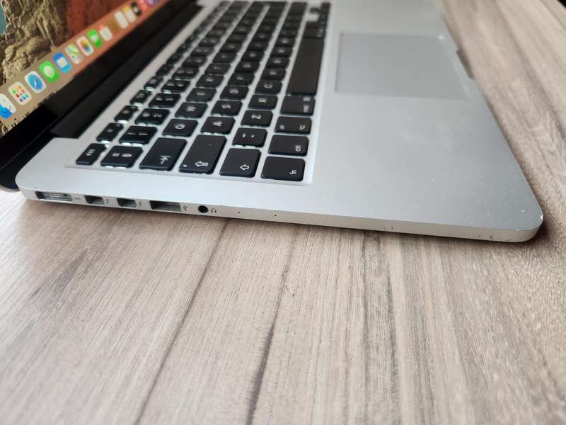 Macbook Pro (Retina 2014 13inch) + Free Laptop Bag