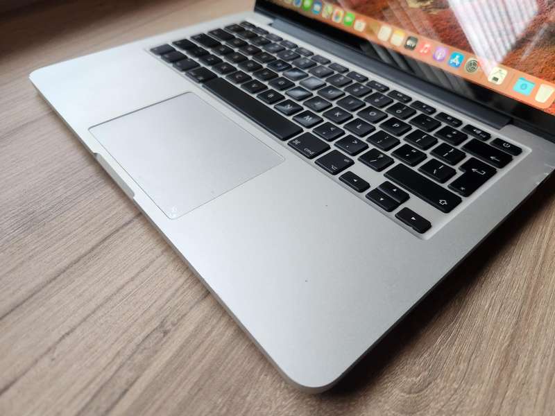 Macbook Pro (Retina 2014 13inch) + Free Laptop Bag