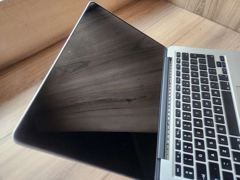 Macbook Pro (Retina 2014 13inch) + Free Laptop Bag