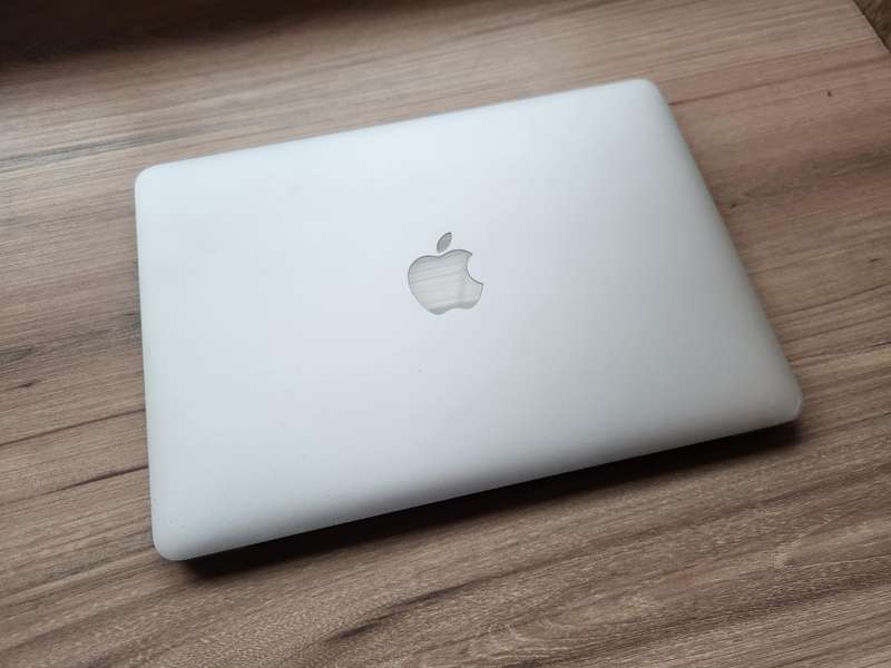 Macbook Pro (Retina 2014 13inch) + Free Laptop Bag