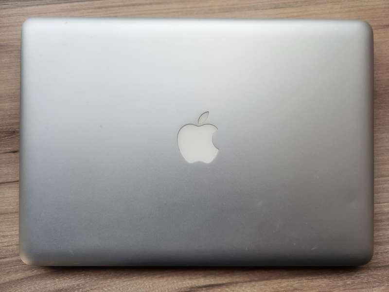 2011 MacBook Pro Intel Core I5 + Free Laptop Bag