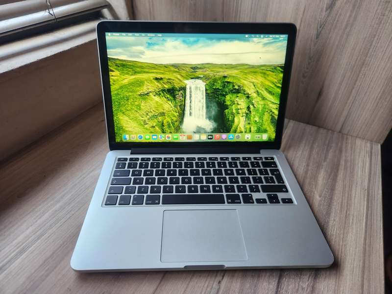 Macbook Pro (Retina 2015, 13inch) 1TB SSD + Free Laptop Bag