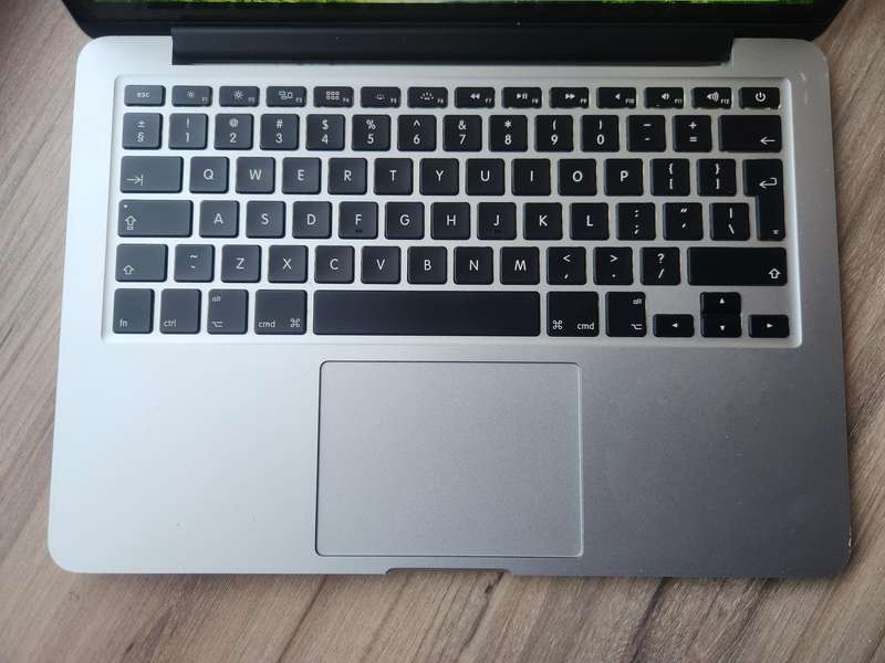 Macbook Pro (Retina 2015, 13inch) 1TB SSD + Free Laptop Bag