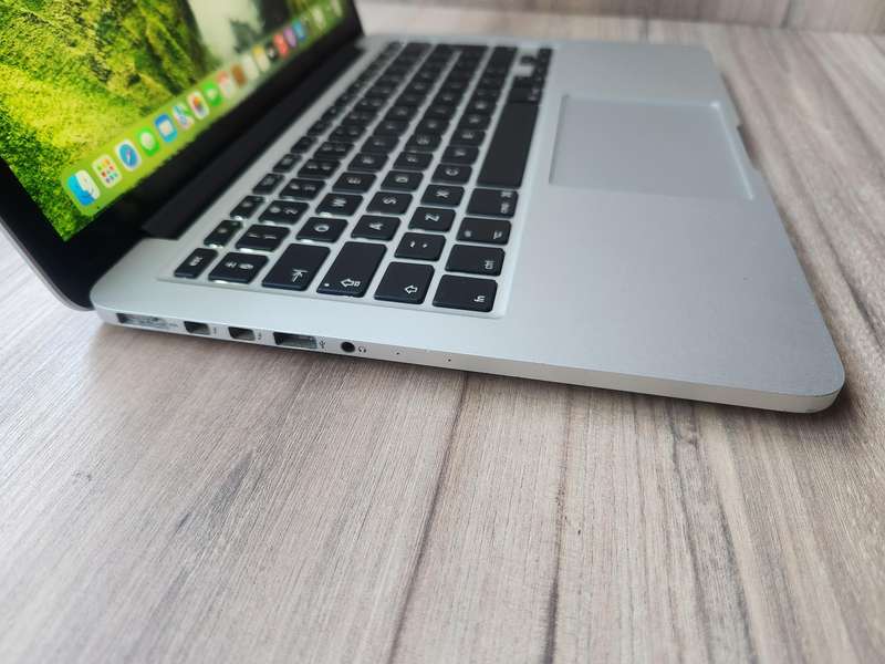 Macbook Pro (Retina 2015, 13inch) 1TB SSD + Free Laptop Bag