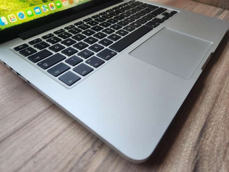 Macbook Pro (Retina 2015, 13inch) 1TB SSD + Free Laptop Bag