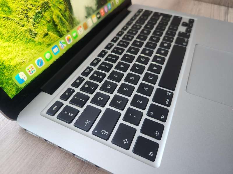 Macbook Pro (Retina 2015, 13inch) 1TB SSD + Free Laptop Bag