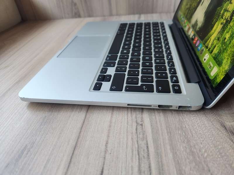 Macbook Pro (Retina 2015, 13inch) 1TB SSD + Free Laptop Bag