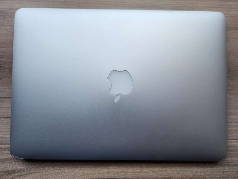 Macbook Pro (Retina 2015, 13inch) 1TB SSD + Free Laptop Bag