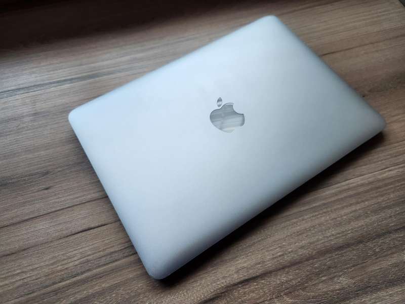 Macbook Pro (Retina 2015, 13inch) 1TB SSD + Free Laptop Bag