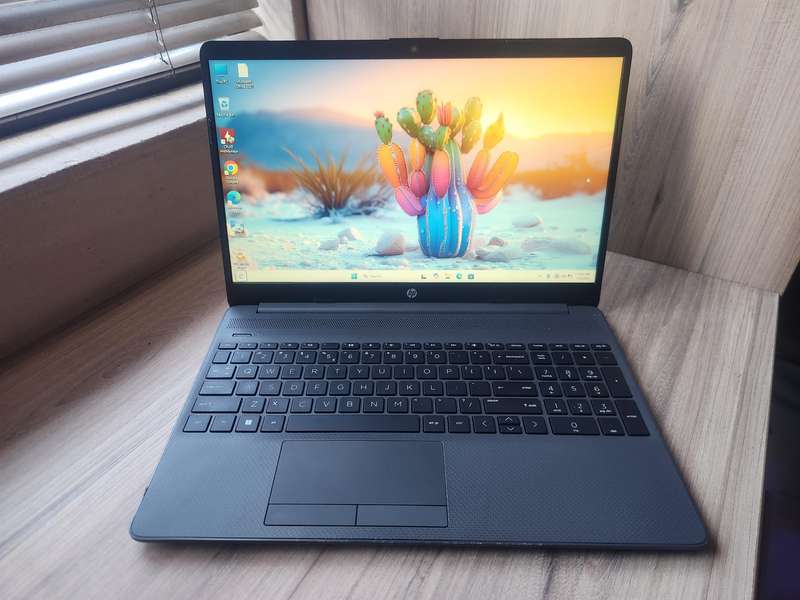 Hp Notebook 255 G8 AMD Ryzen 5 + Free Laptop Bag