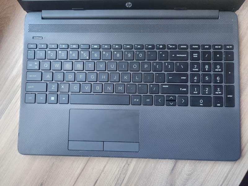 Hp Notebook 255 G8 AMD Ryzen 5 + Free Laptop Bag